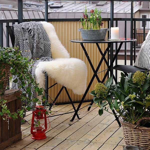 Layered Throws Add Cozy Texture To Outdoor Seating