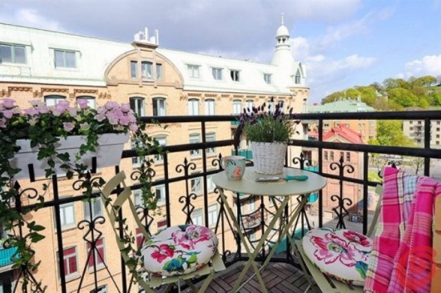 Floral Cushions Add Softness to Bistro Seating