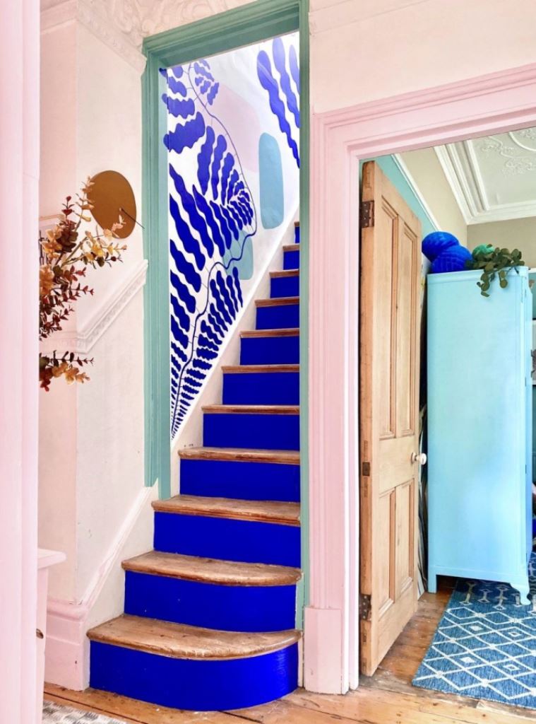 Bold Blue Risers Add a Graphic Punch to Wooden Stairs