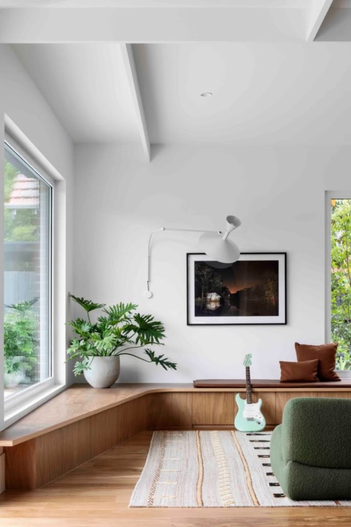 Wooden Bench With Built-In Storage Conceals Clutter