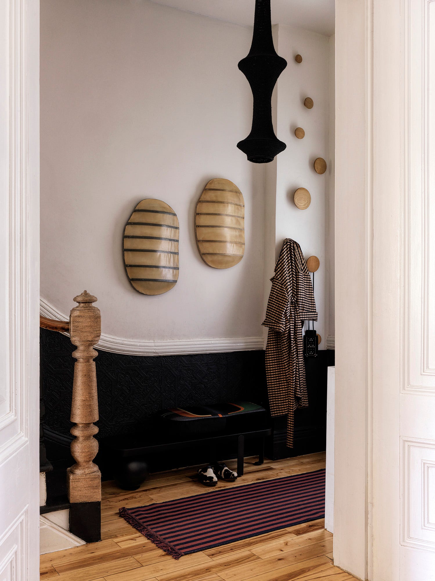 Round Wooden Hooks for Hanging Coats and Bags