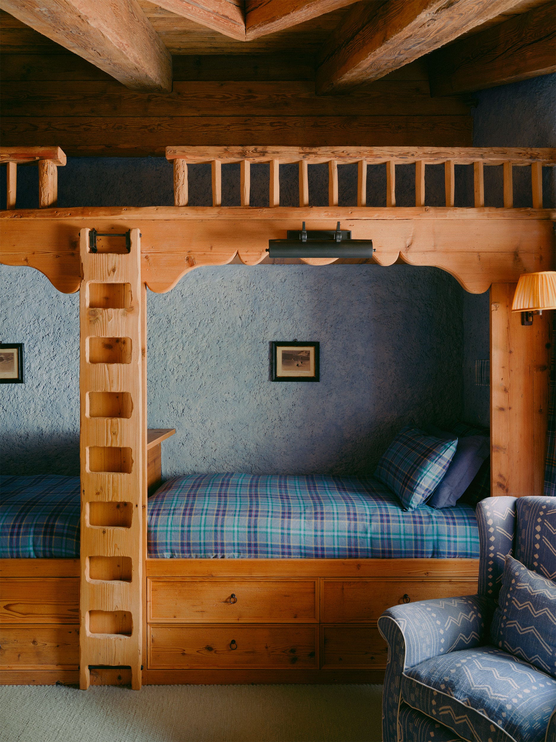 Incorporate Shelves Into Your Bunk Bed Ladder