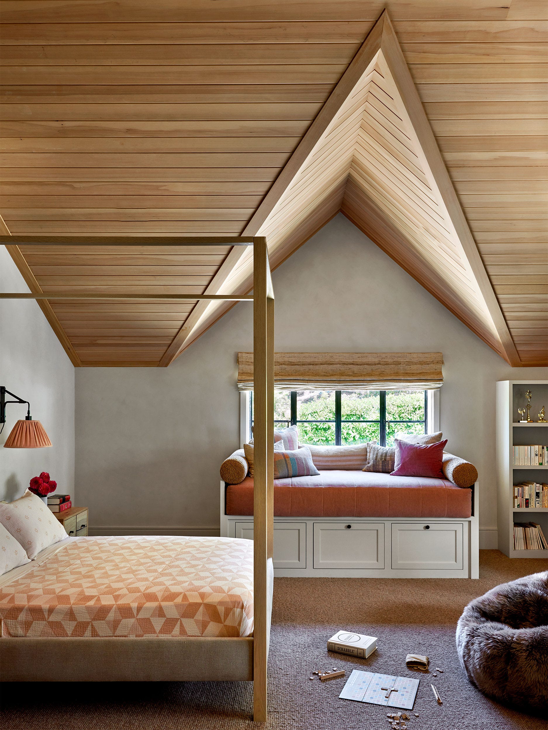Built-in Daybed With Storage Drawers