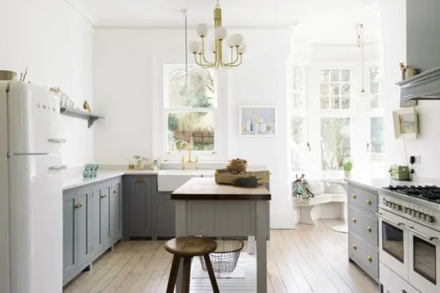 Freestanding Island With Built-In Storage Basket