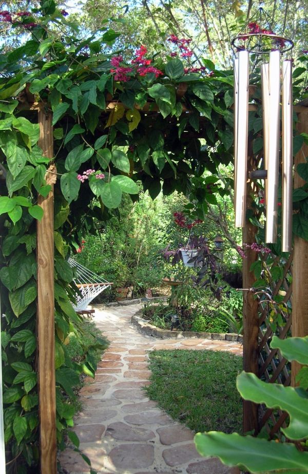 Guide Exploration Under a Green Archway