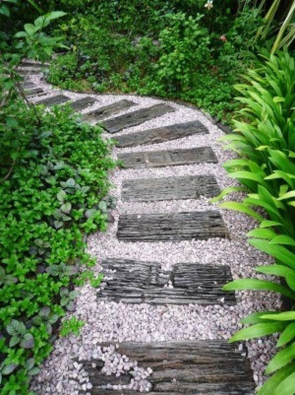 Rustic Wood Slices Create Stepping Stones in Gravel