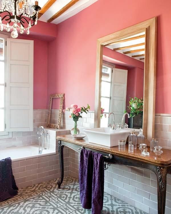 Ornate Console Vanity Adds Vintage Charm to Bathroom