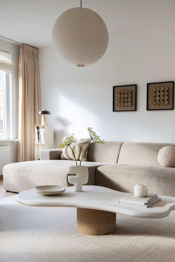 Sculptural Vase Adds Organic Form to Coffee Table Display