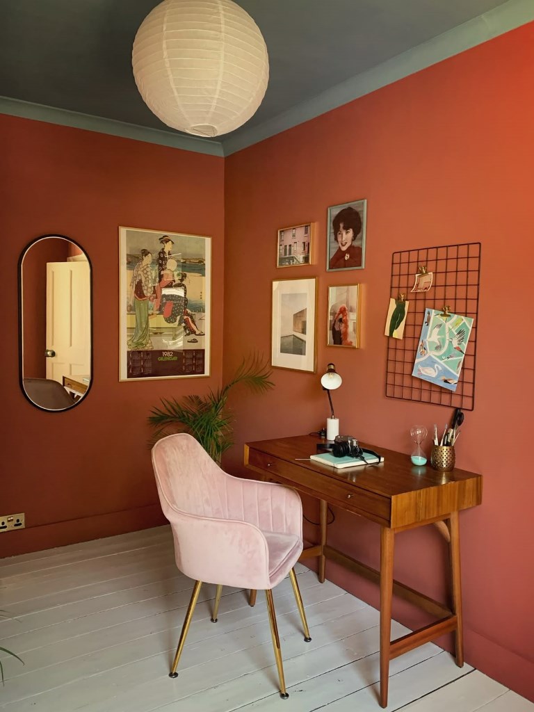 Wall Grid Organizers Keep Desk Space Clear
