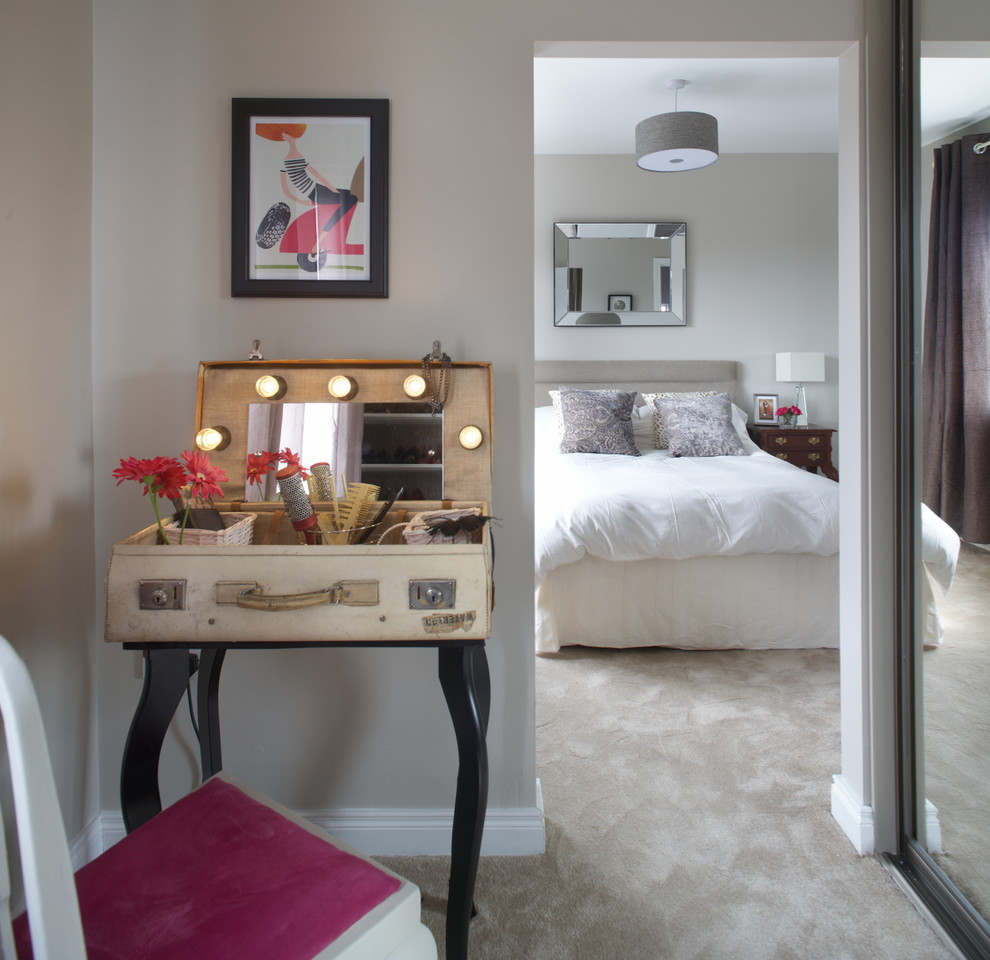 Vintage Suitcase Vanity With Built-In Hollywood Lights