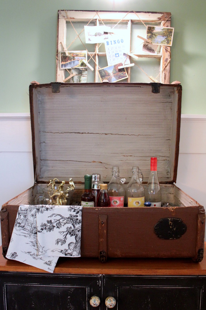Transform a Trunk into a Vintage Bar Setup