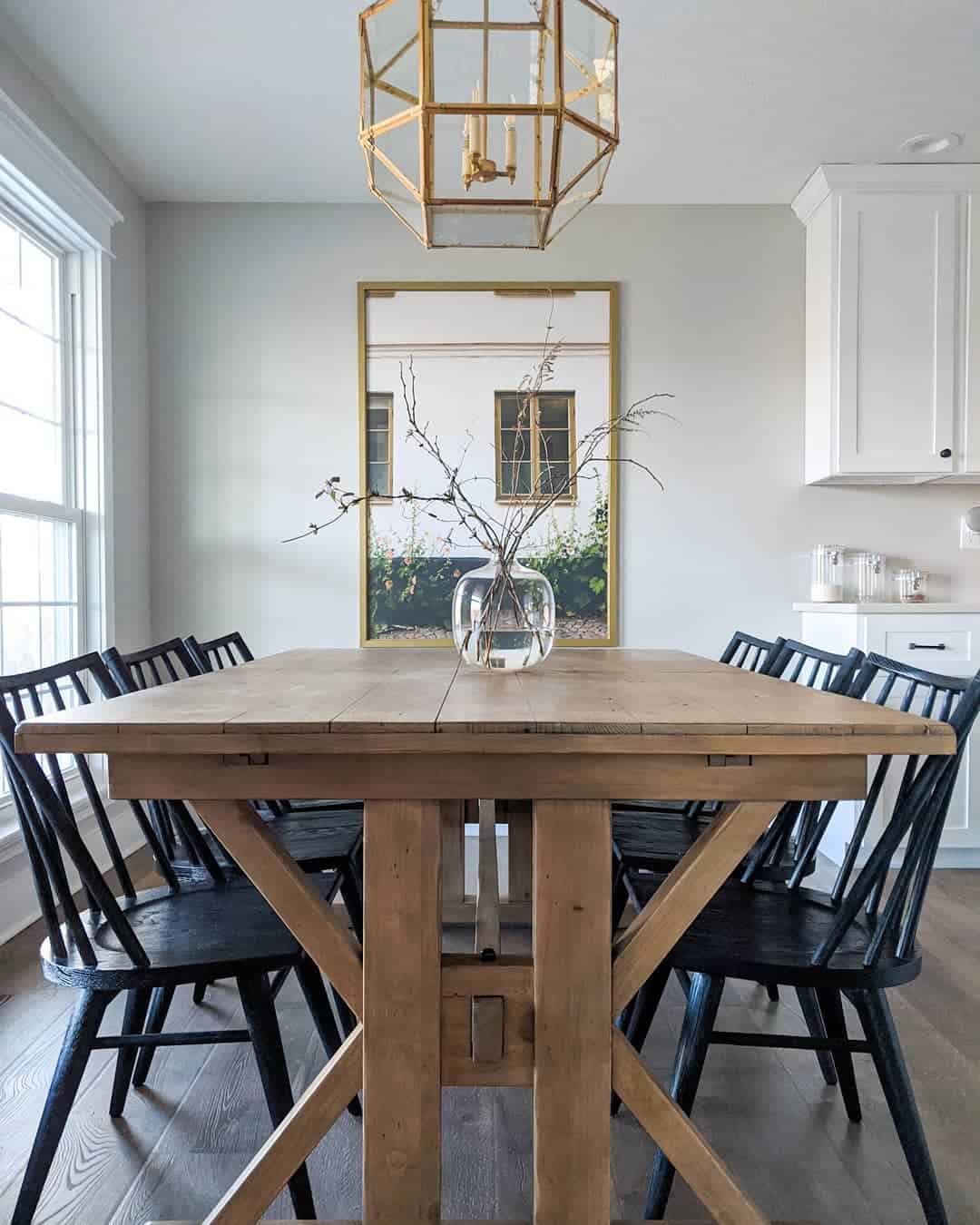 Eat-in Kitchen With Canvas Art