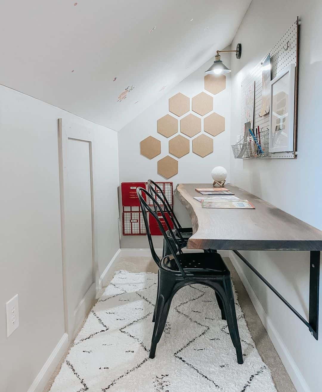 Attic Study Space With a Wall-mounted Desk